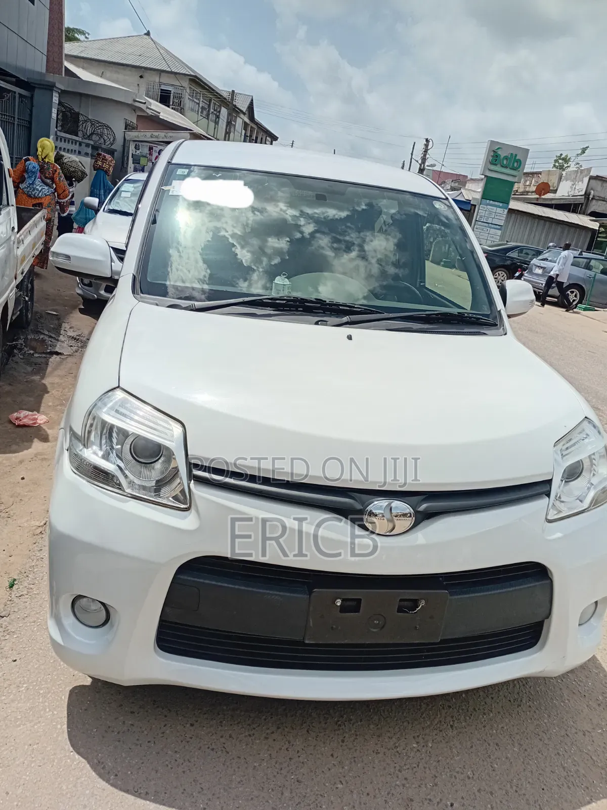 Toyota Sienta 2014 White