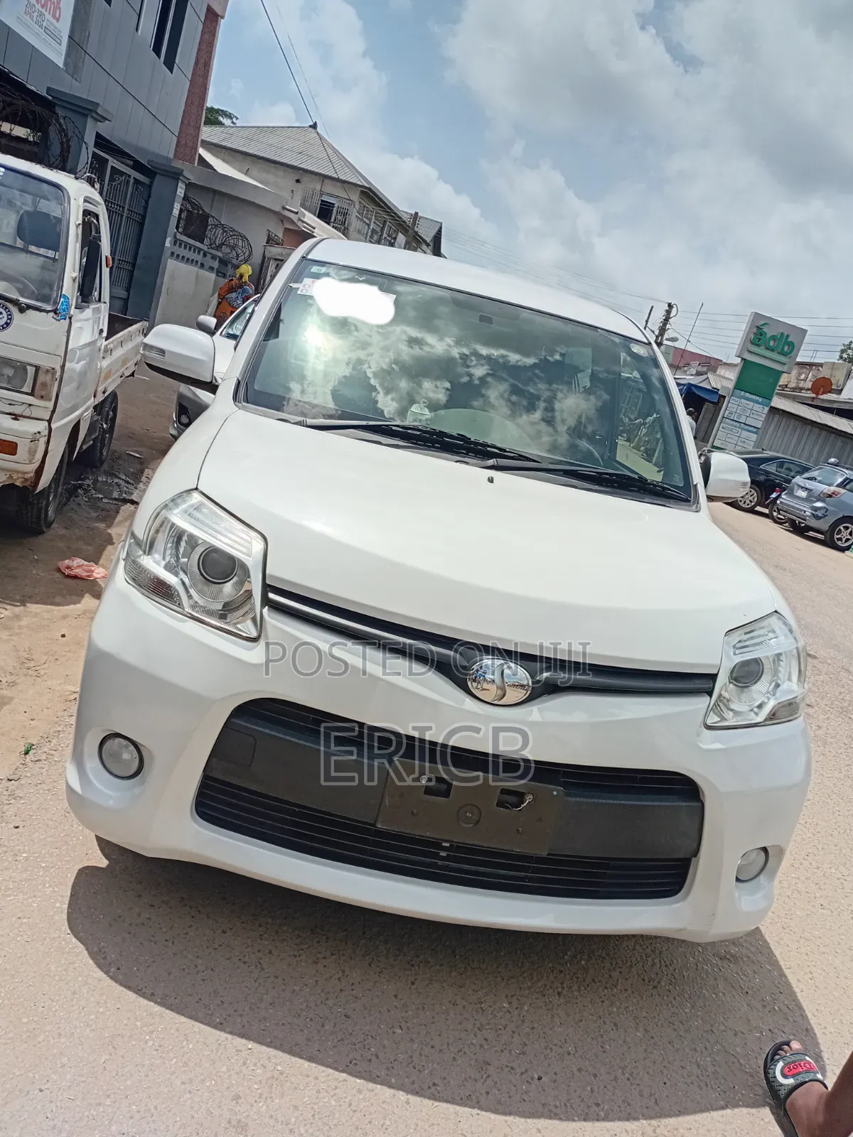 Toyota Sienta 2014 White