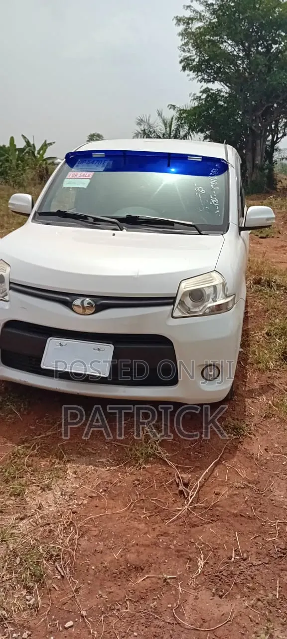 Toyota Sienta 1.5 FWD 2013 White