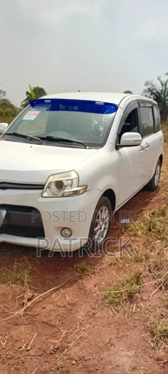 Toyota Sienta 1.5 FWD 2013 White
