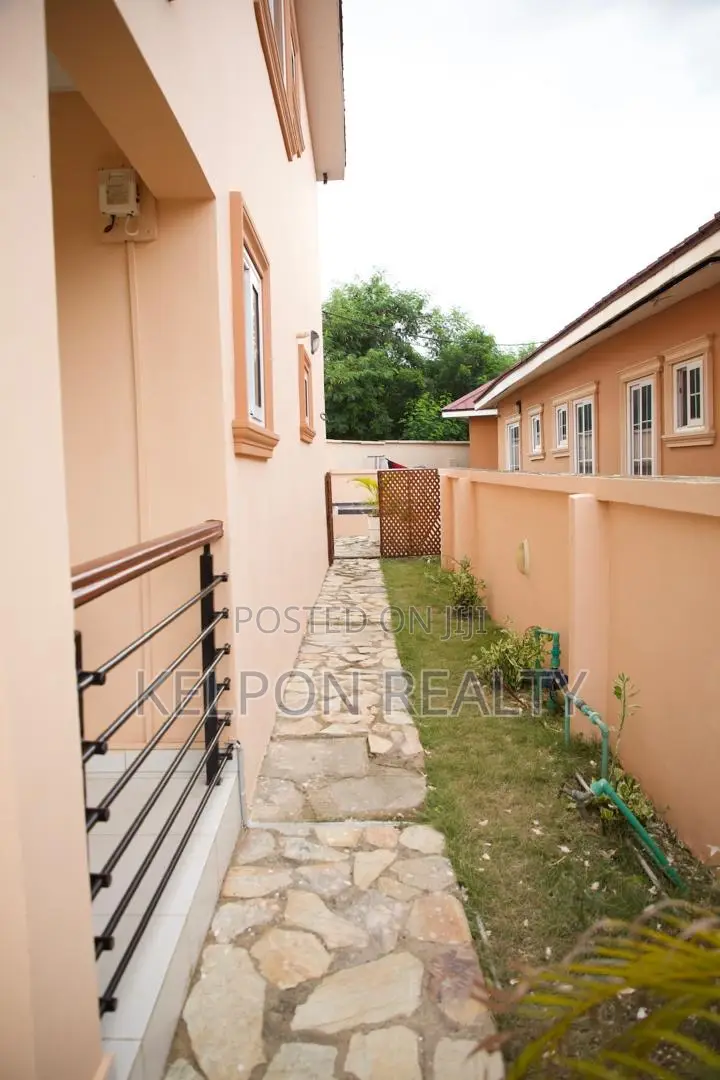 Furnished 4bdrm Duplex in Achimota, School Area for sale