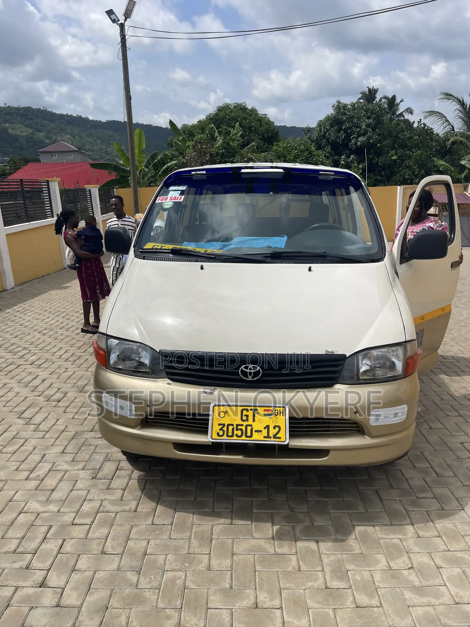 Toyota HiAce 2001 White