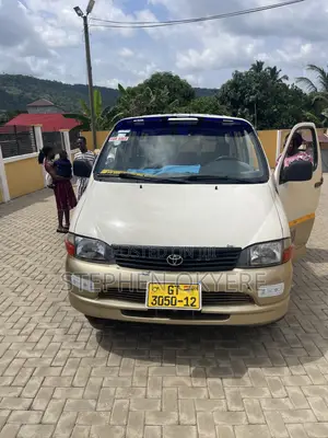Toyota HiAce 2001 White