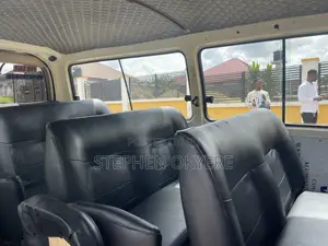 Toyota HiAce 2001 White
