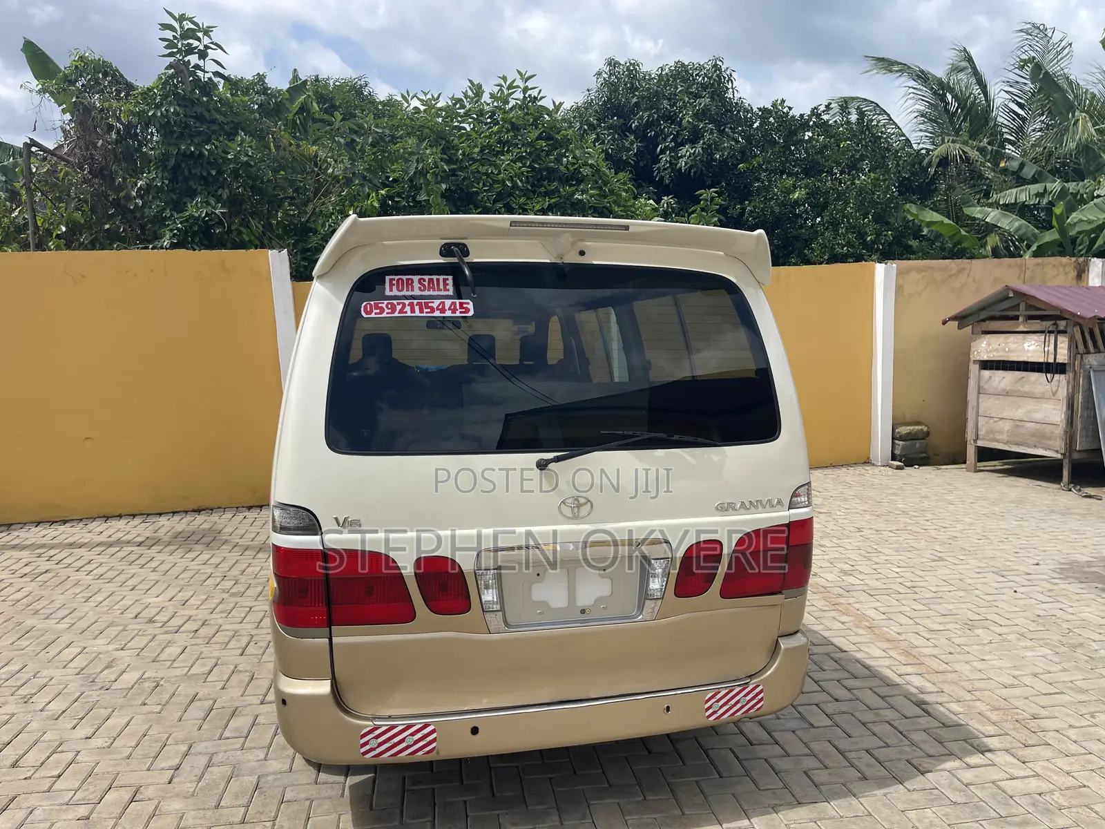 Toyota HiAce 2001 White