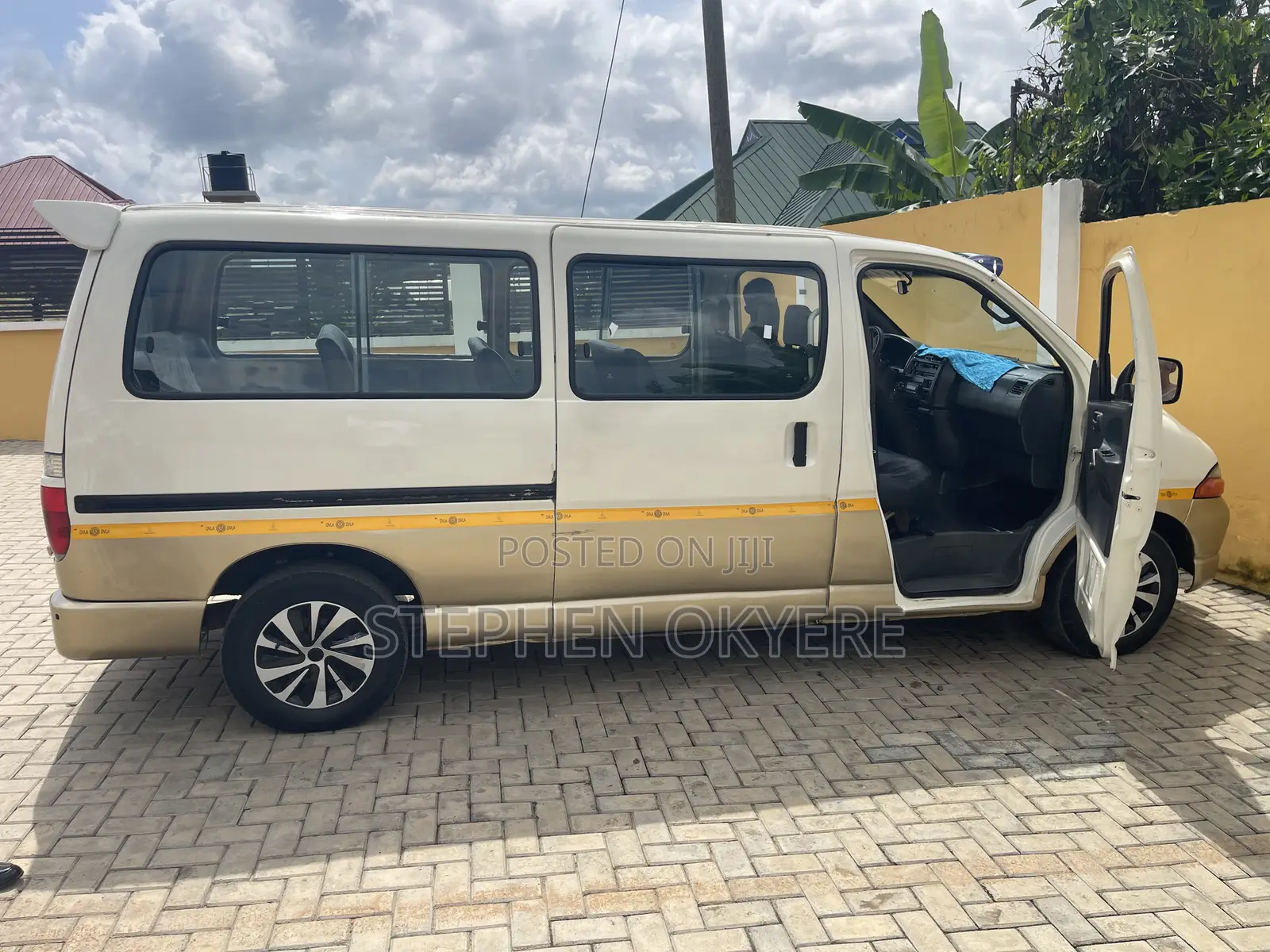 Toyota HiAce 2001 White