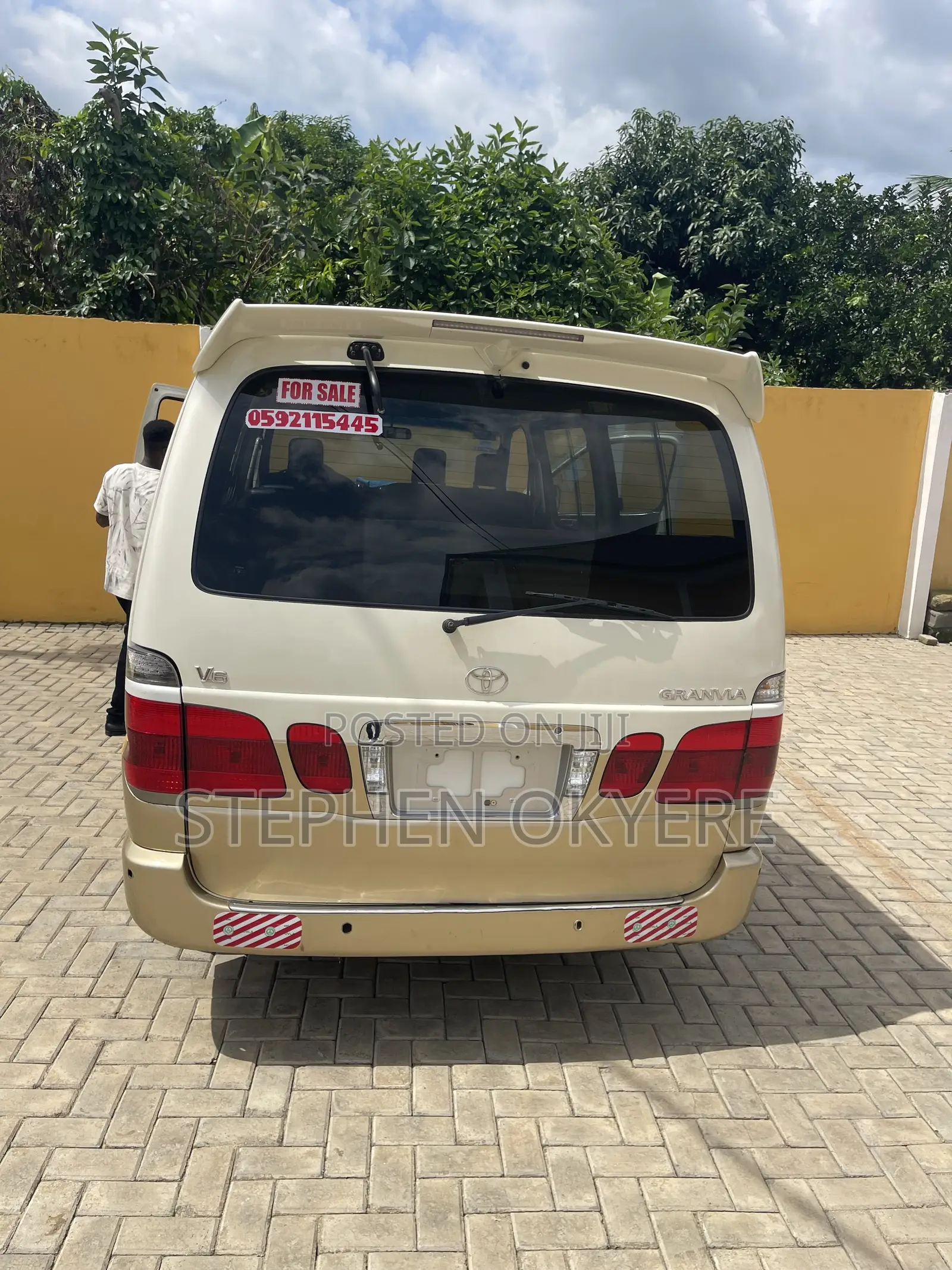 Toyota HiAce 2001 White