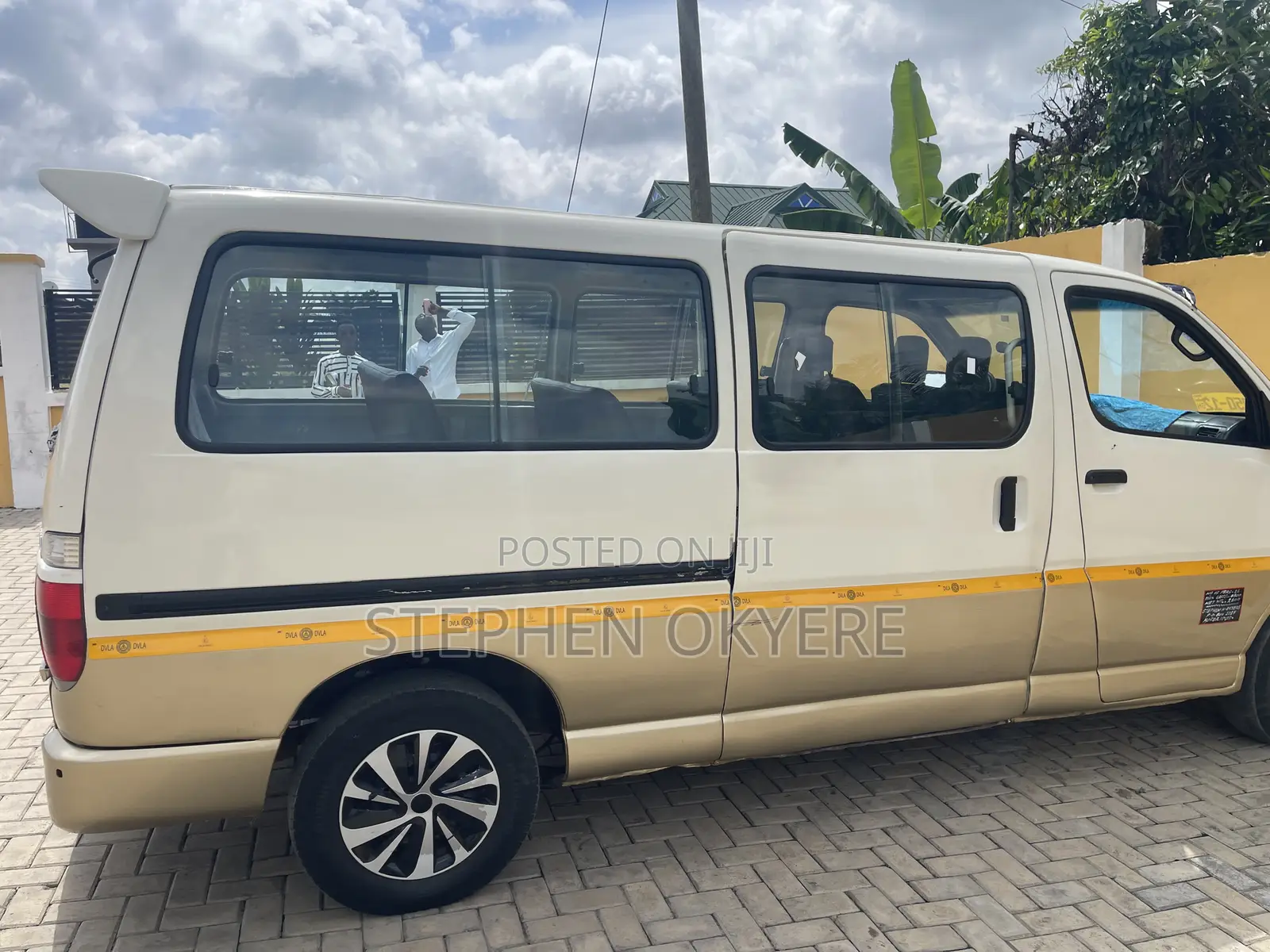 Toyota HiAce 2001 White