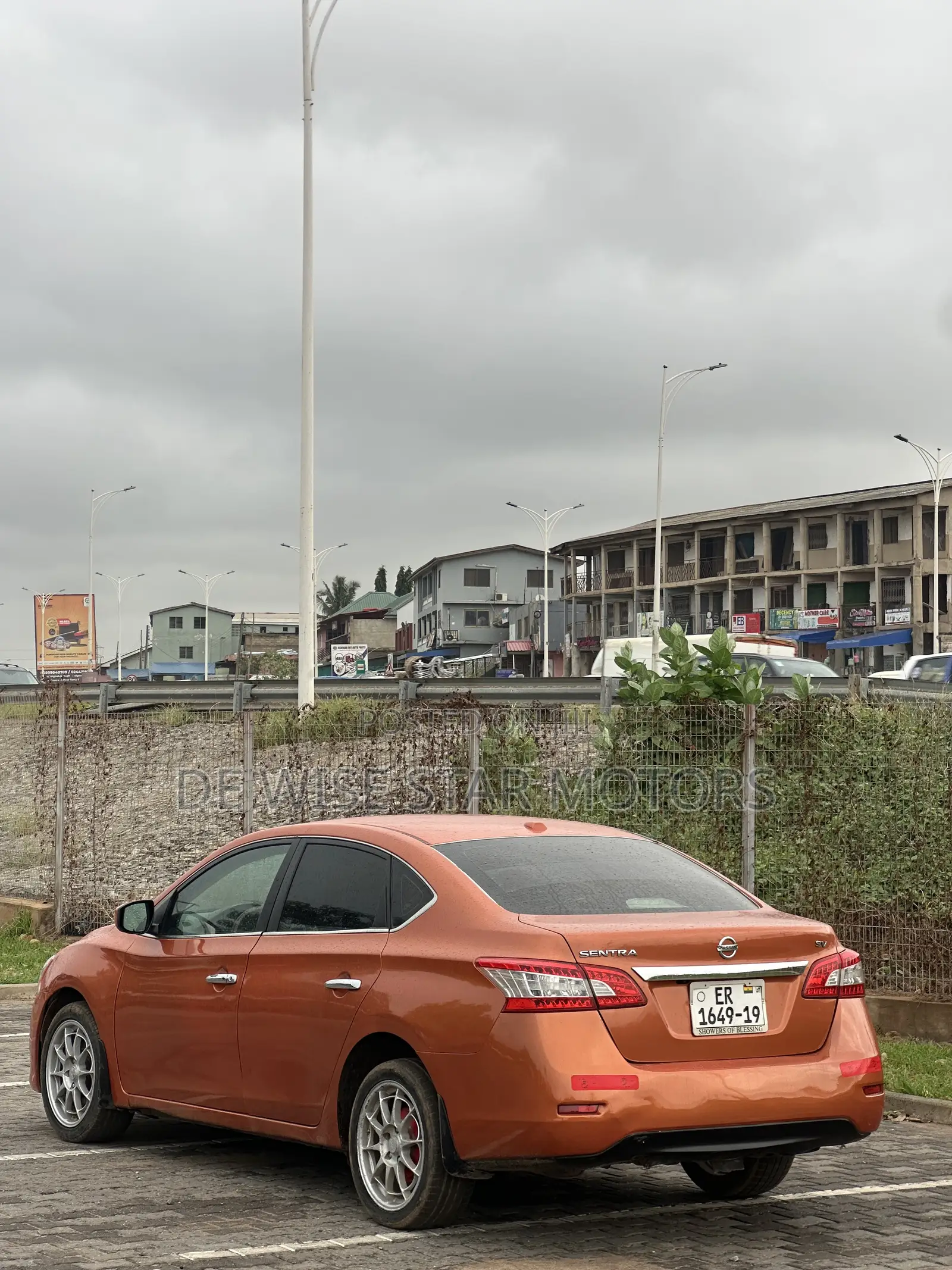 Nissan Sentra SV 4dr Sedan (1.8L 4cyl CVT) 2015