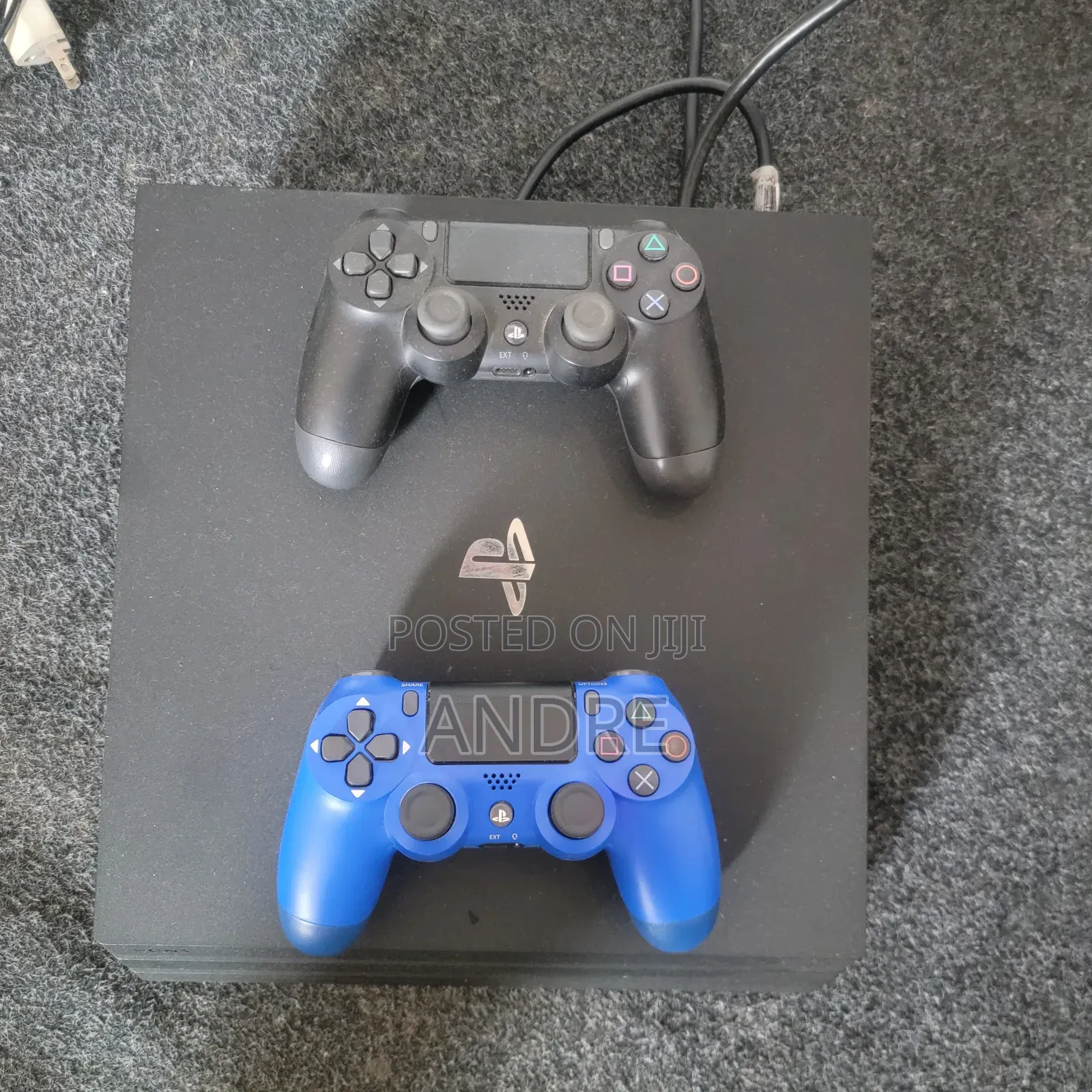 Ps4 Pro Jailbreak With 16 Games and Two Controllers With 1tb