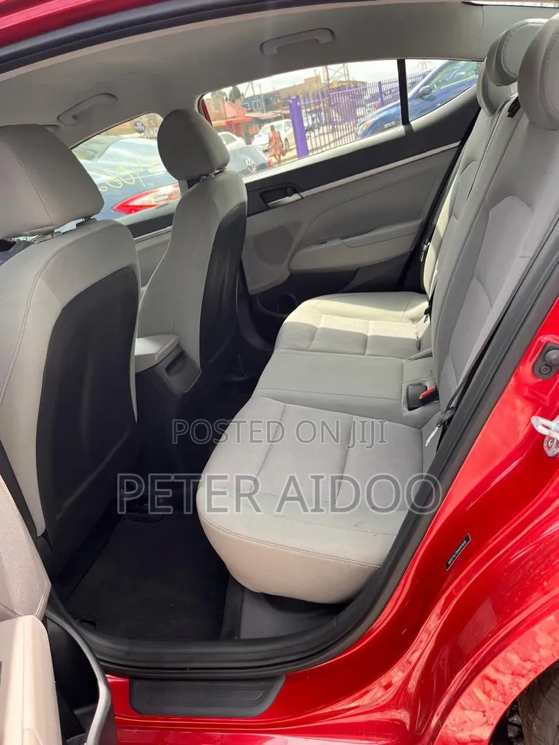 Hyundai Elantra 2018 Red