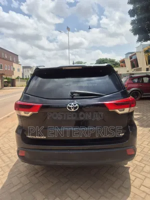 Toyota Highlander SE 4x4 V6 (3.5L 6cyl 8A) 2018 Black