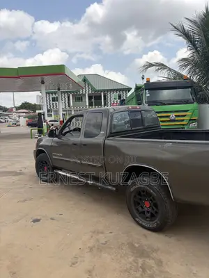 Toyota Tundra 2010 Gray