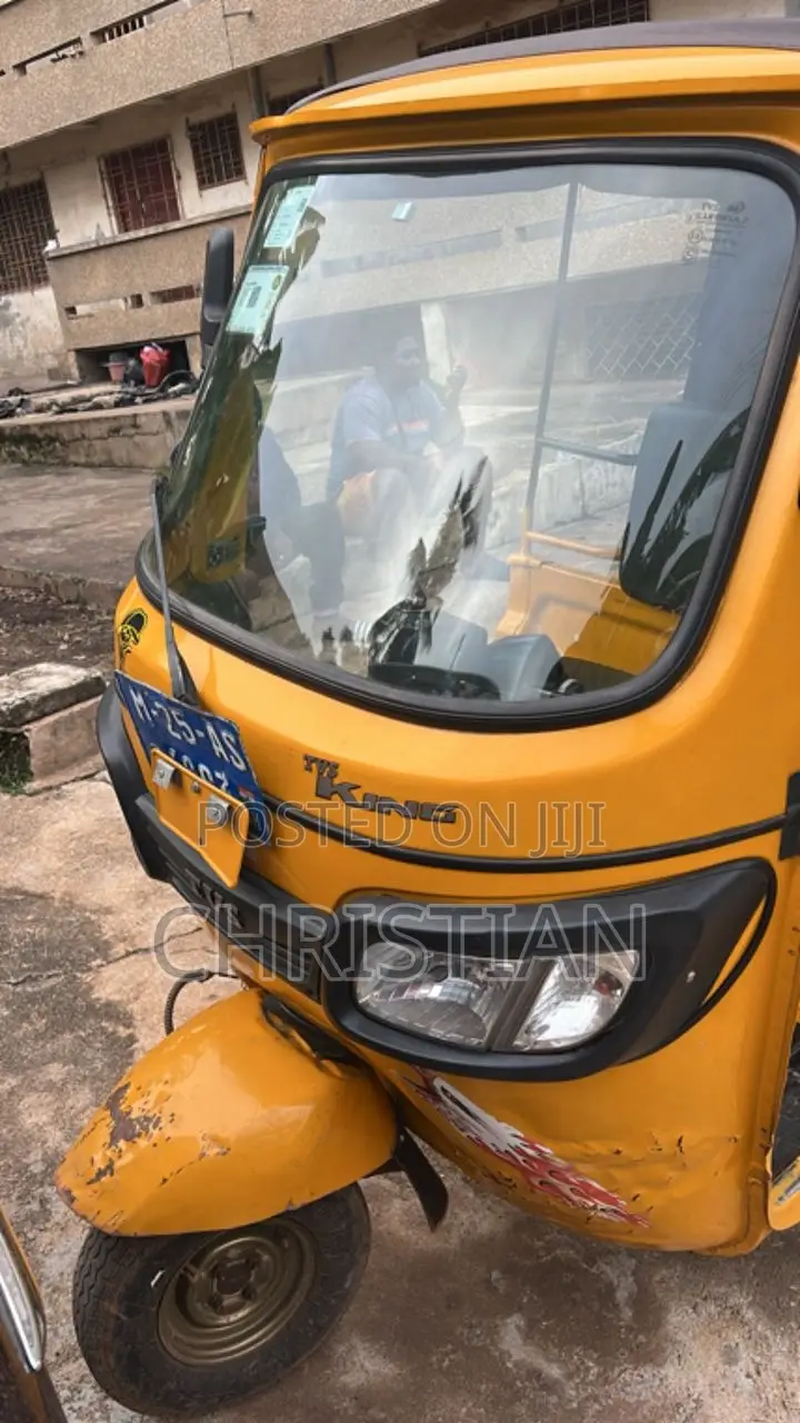 TVS XL 100 2025 Yellow