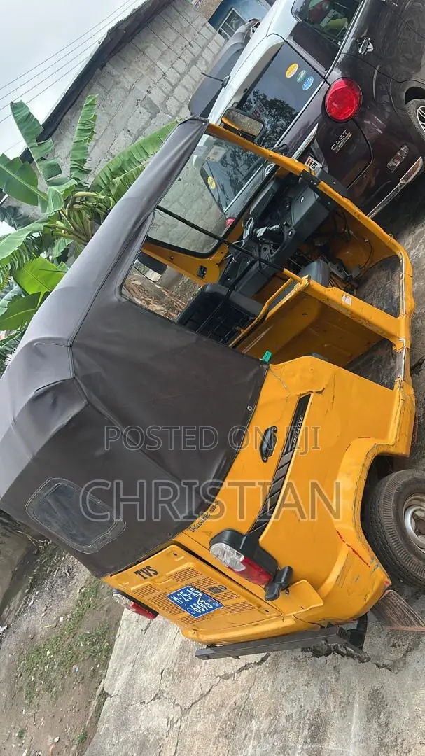TVS XL 100 2025 Yellow