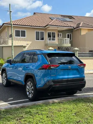 Toyota RAV4 XLE Premium 2021 Blue
