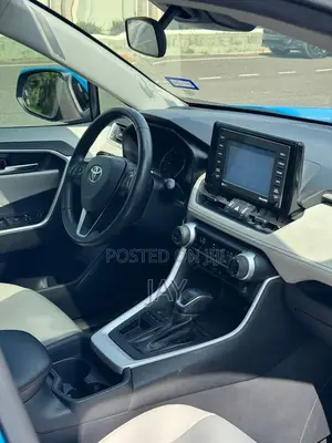 Toyota RAV4 XLE Premium 2021 Blue