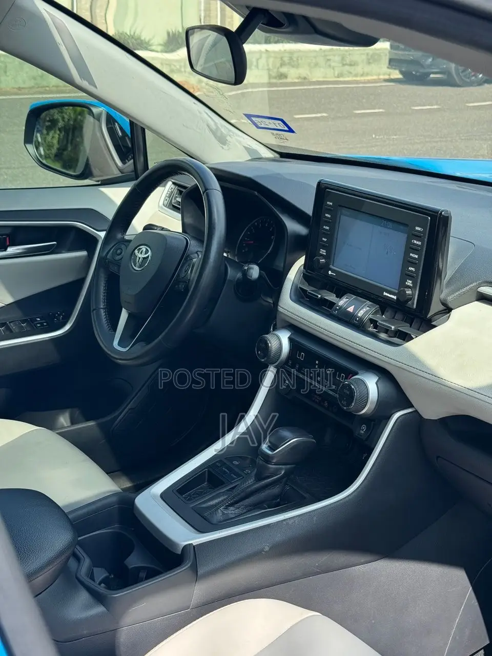 Toyota RAV4 XLE Premium 2021 Blue
