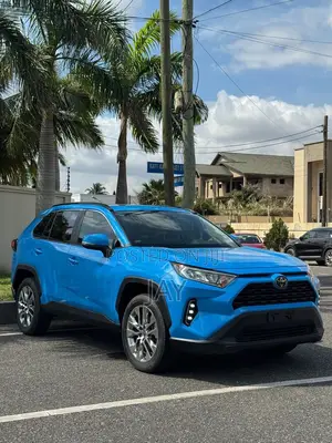Toyota RAV4 XLE Premium 2021 Blue