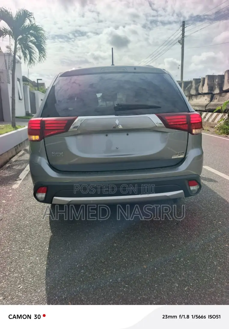 Mitsubishi Outlander 2016 Gray