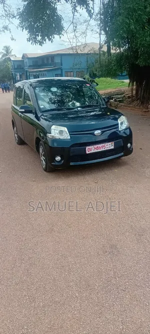 Toyota Sienta 1.5 AWD 2014 Black