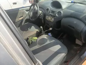 Toyota Yaris 1.3 HB T3 2009 Gray