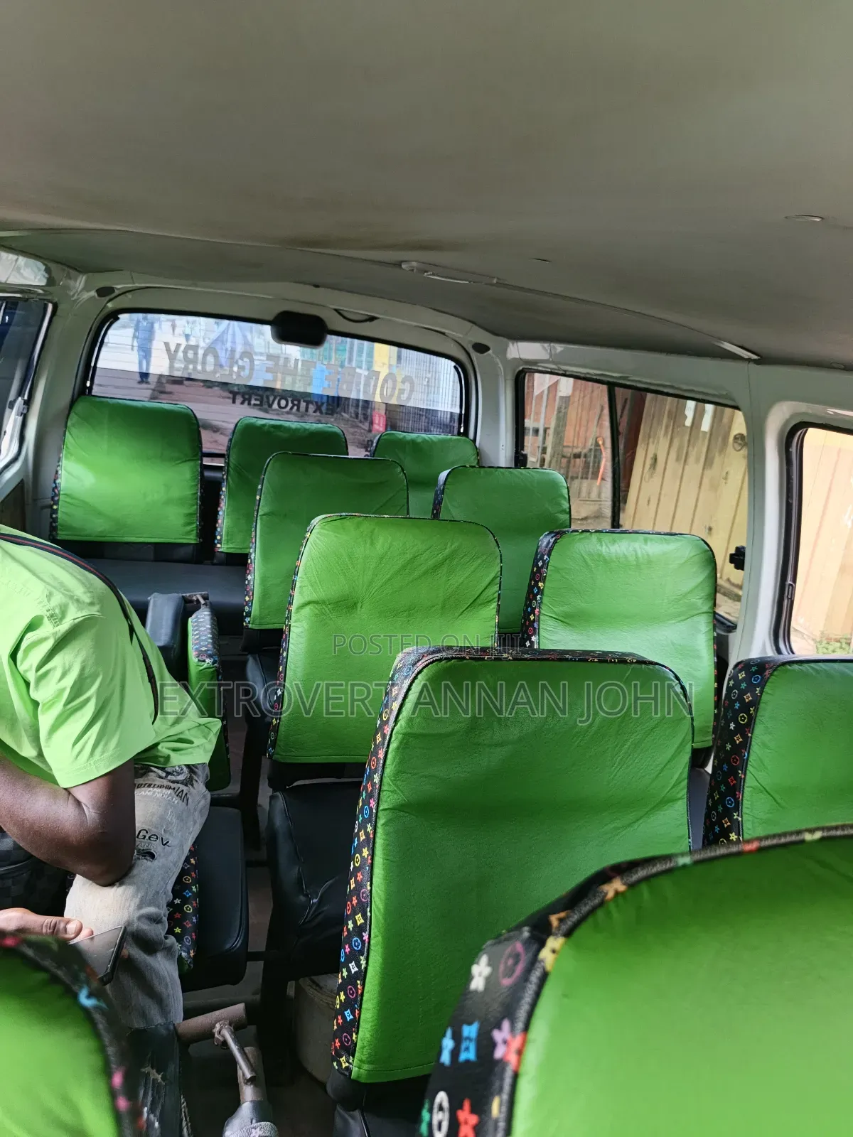 Toyota HiAce 2000 White