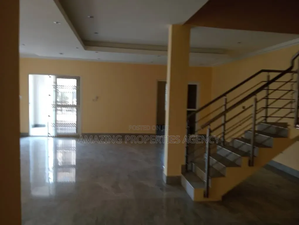 4bdrm House in Tse-Addo, Airport Residential Area for rent