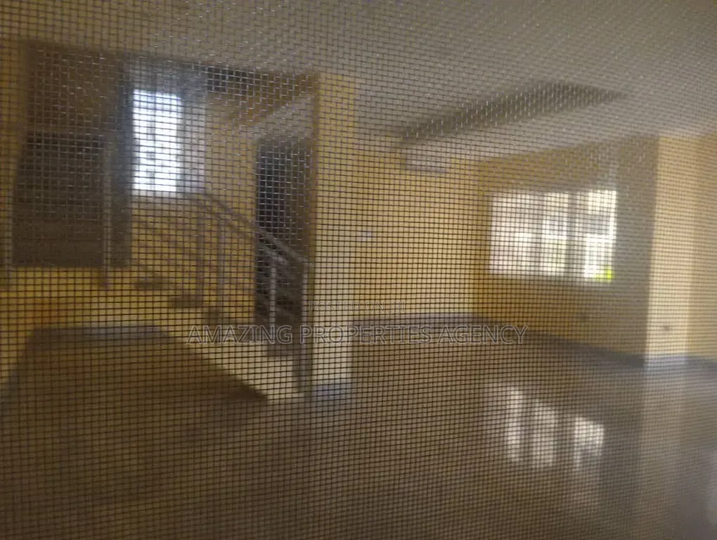 4bdrm House in Tse-Addo, Airport Residential Area for rent