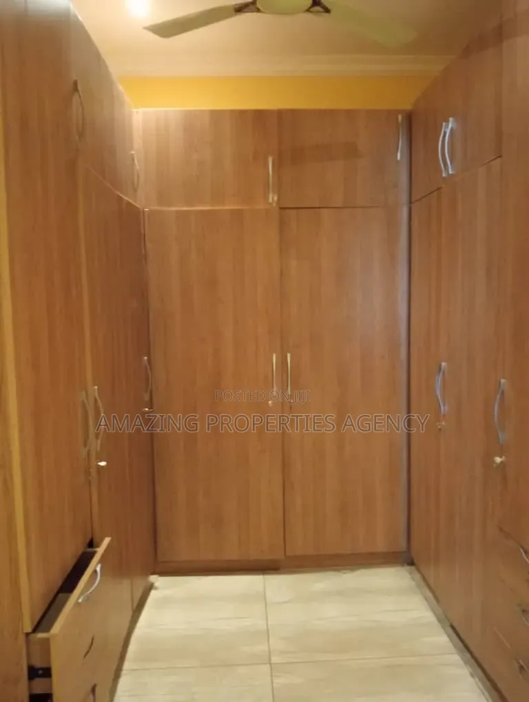 4bdrm House in Tse-Addo, Airport Residential Area for rent