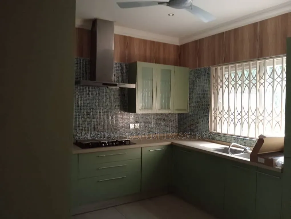 4bdrm House in Tse-Addo, Airport Residential Area for rent