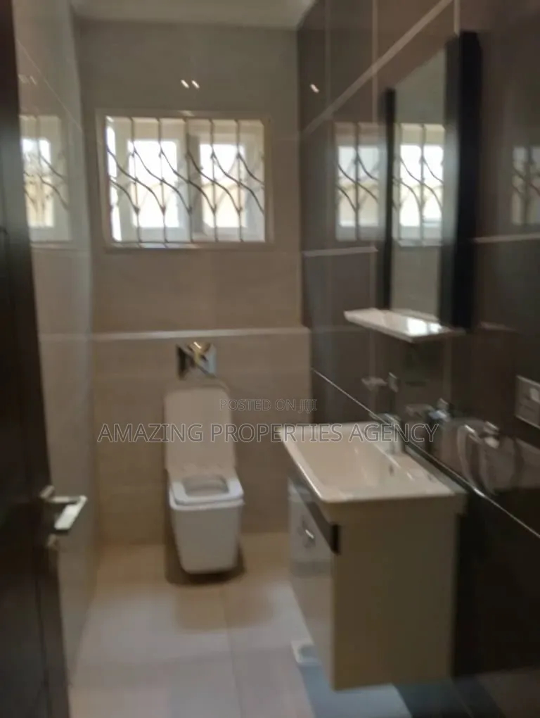 4bdrm House in Tse-Addo, Airport Residential Area for rent
