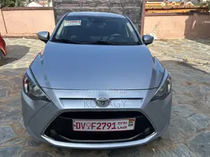 Toyota Yaris 1.5 Sedan L 2020 Silver