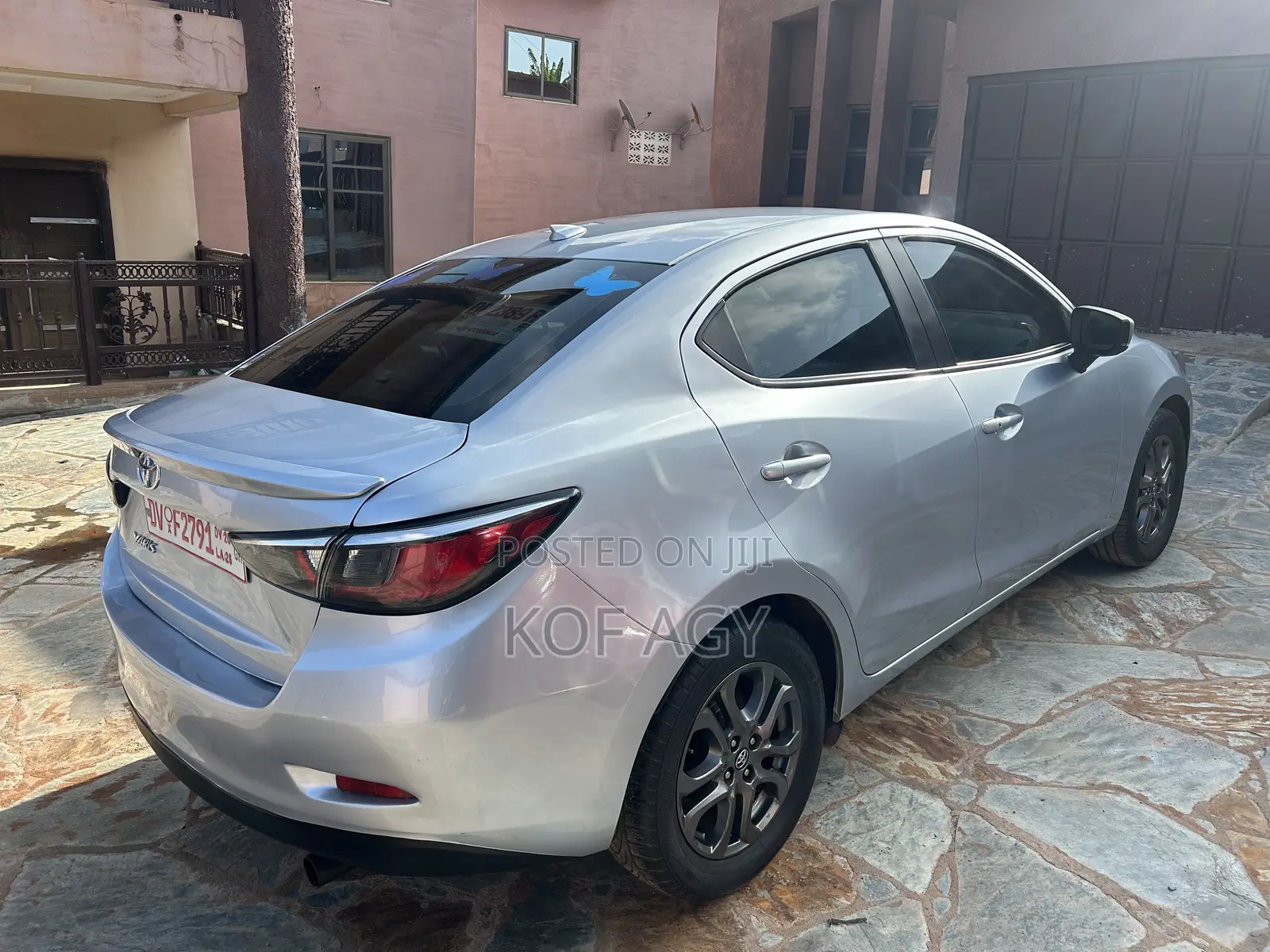 Toyota Yaris 1.5 Sedan L 2020 Silver
