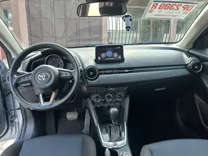 Toyota Yaris 1.5 Sedan L 2020 Silver
