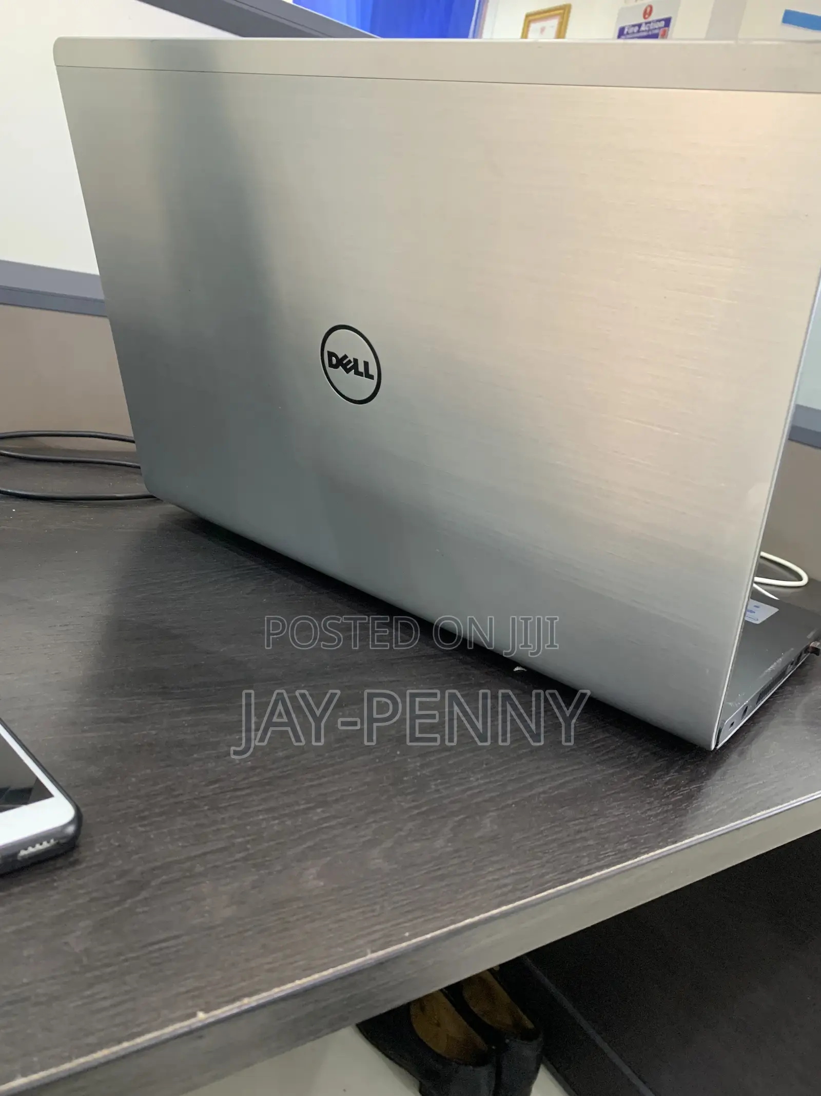 Laptop Dell Inspiron 17 5000 8GB Intel Core i5 SSD 256GB