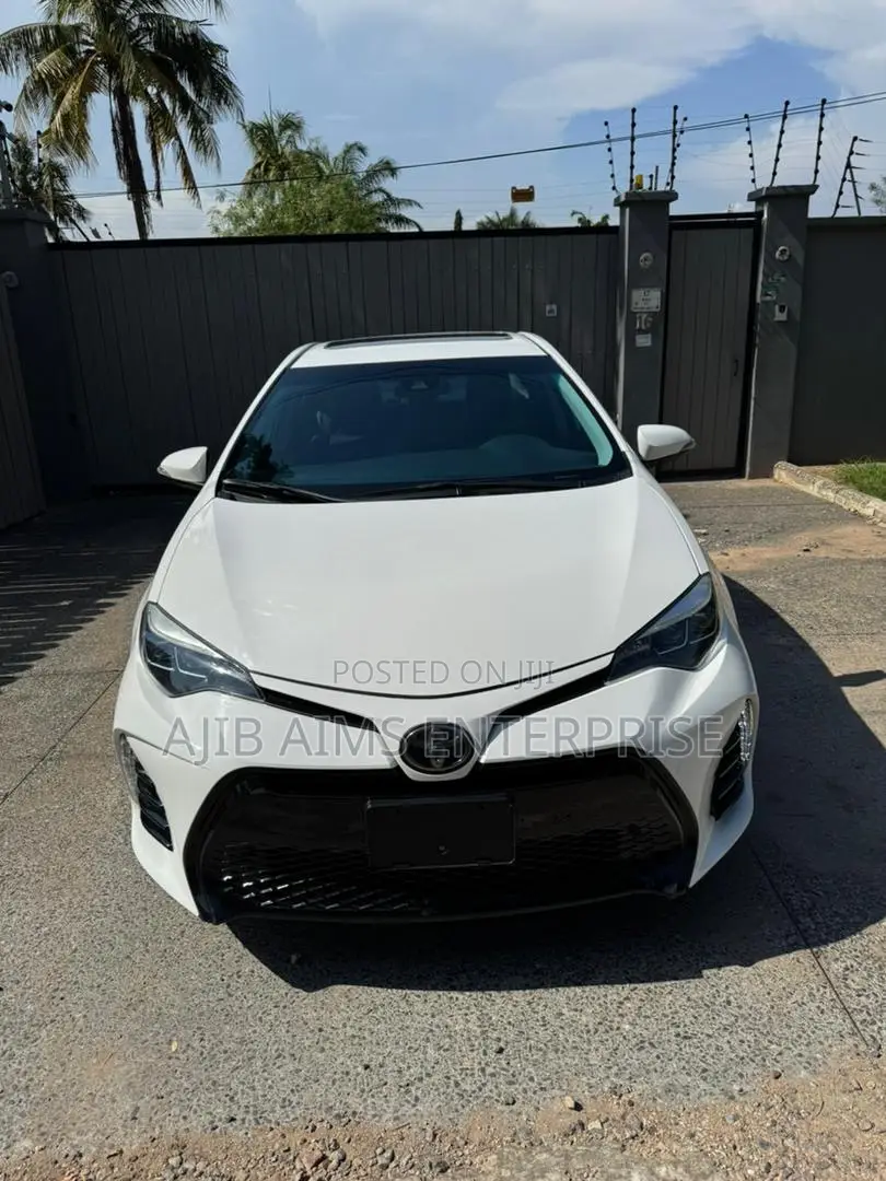 Toyota Corolla SE (1.8L 4cyl 6M) 2018 White