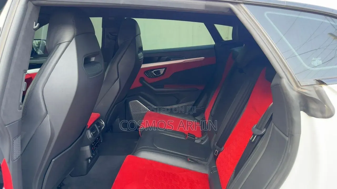 Lamborghini Urus 2025 White