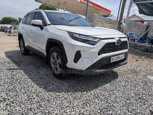 Toyota RAV4 XLE Premium 2022 Red