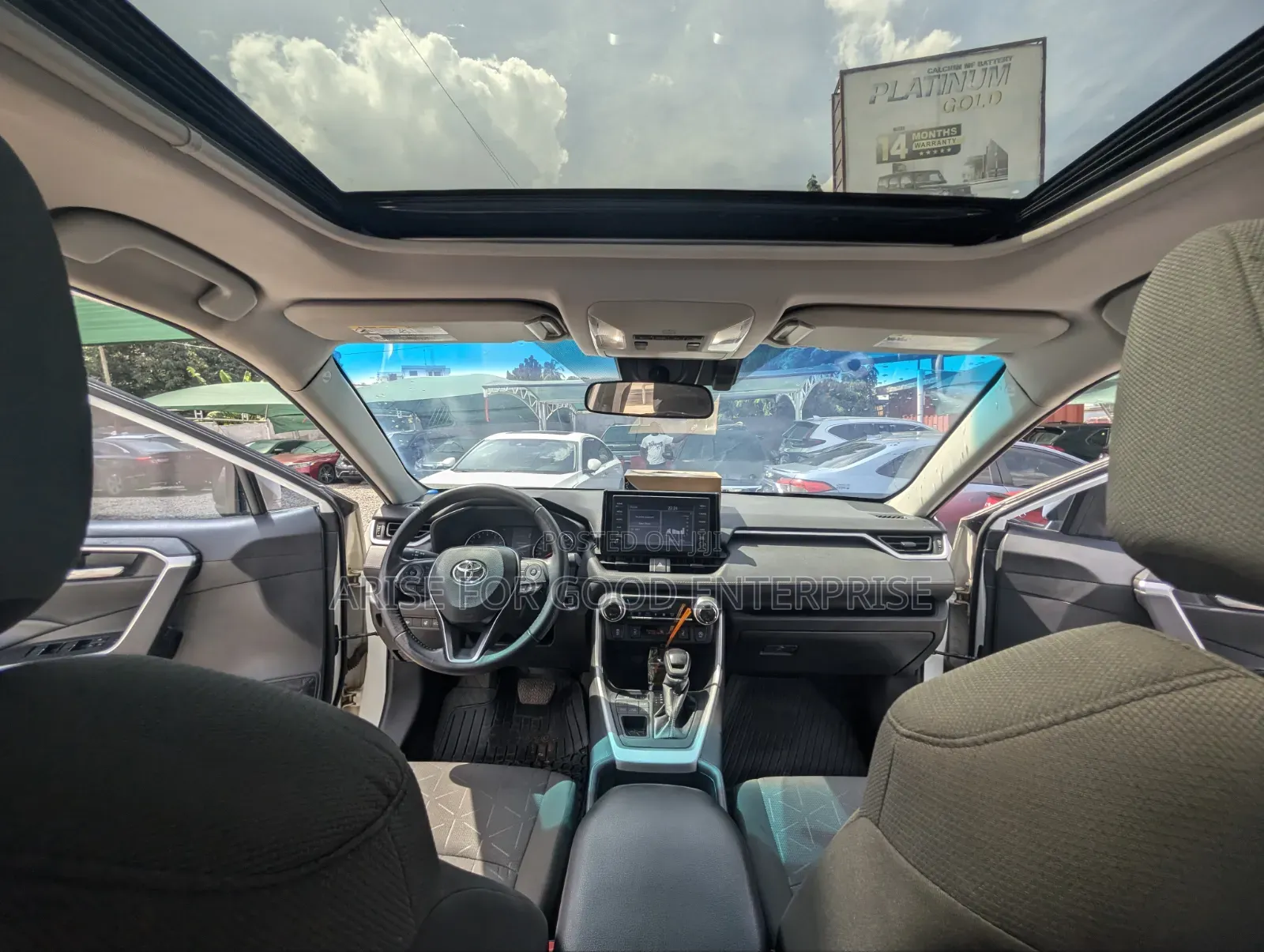 Toyota RAV4 XLE Premium 2022 Red