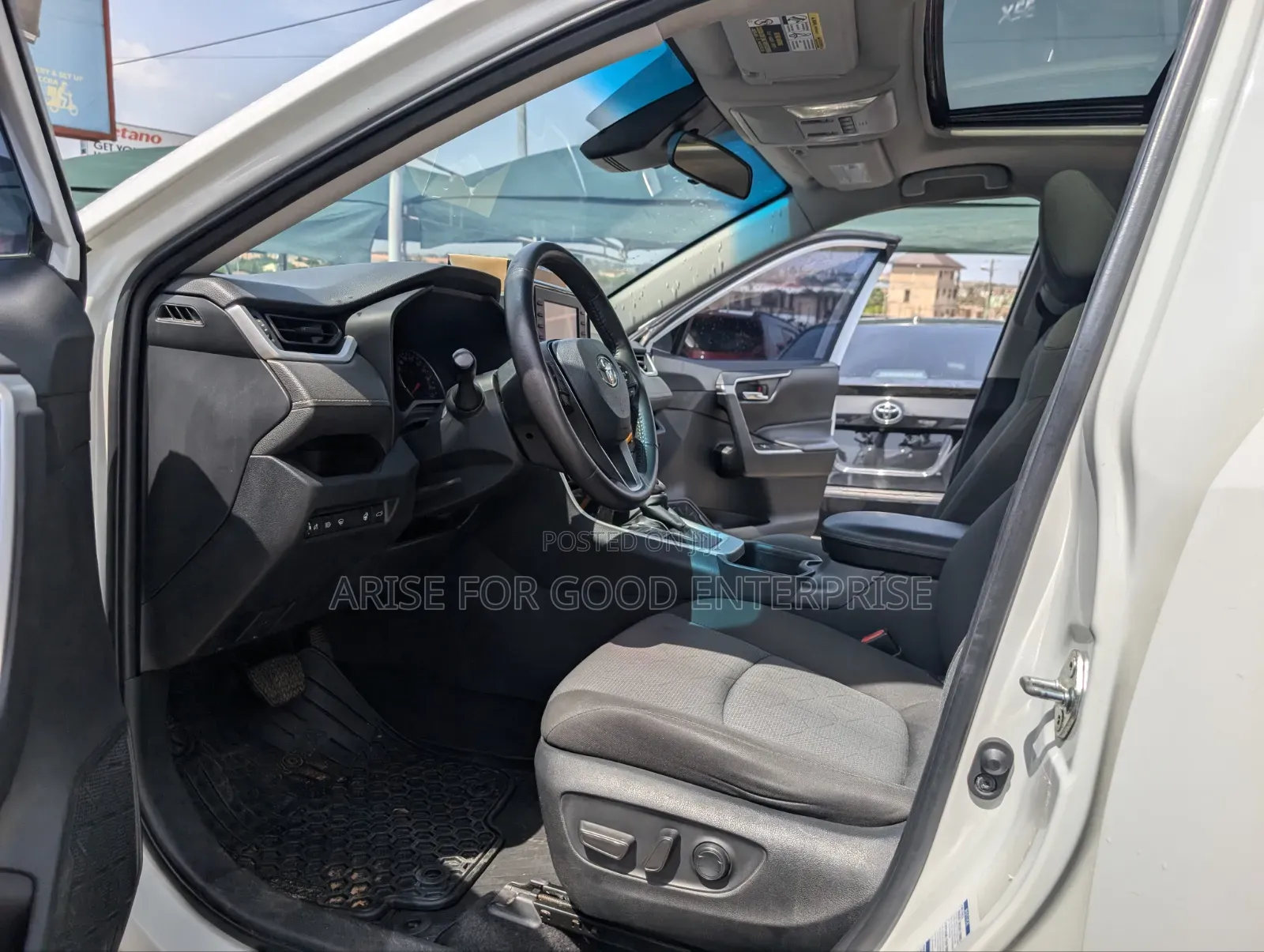 Toyota RAV4 XLE Premium 2022 Red