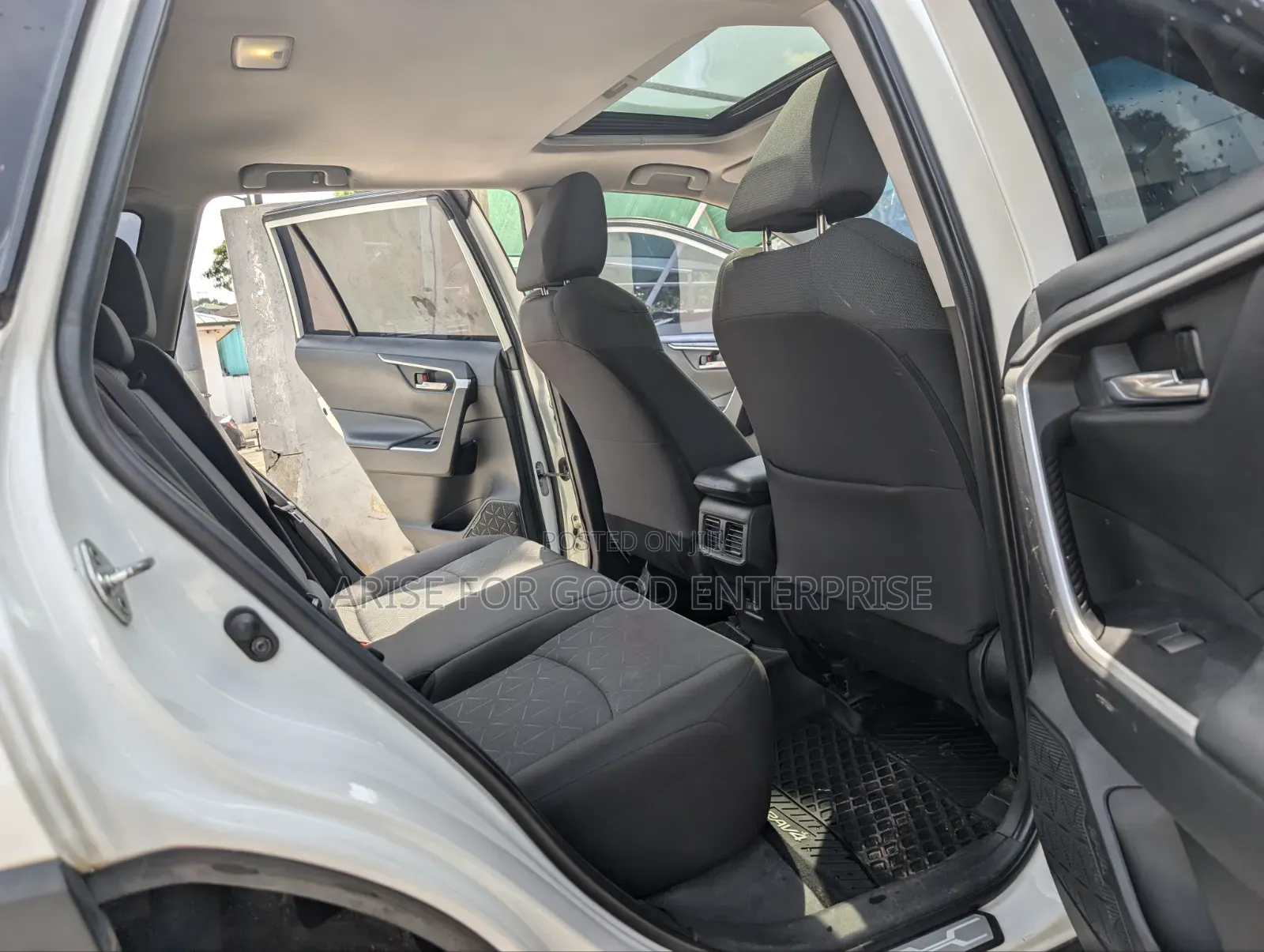 Toyota RAV4 XLE Premium 2022 Red
