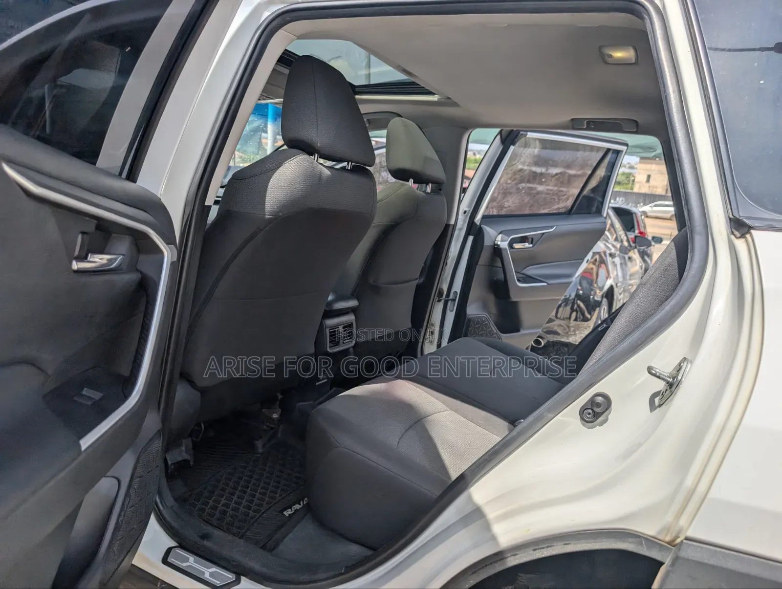 Toyota RAV4 XLE Premium 2022 Red