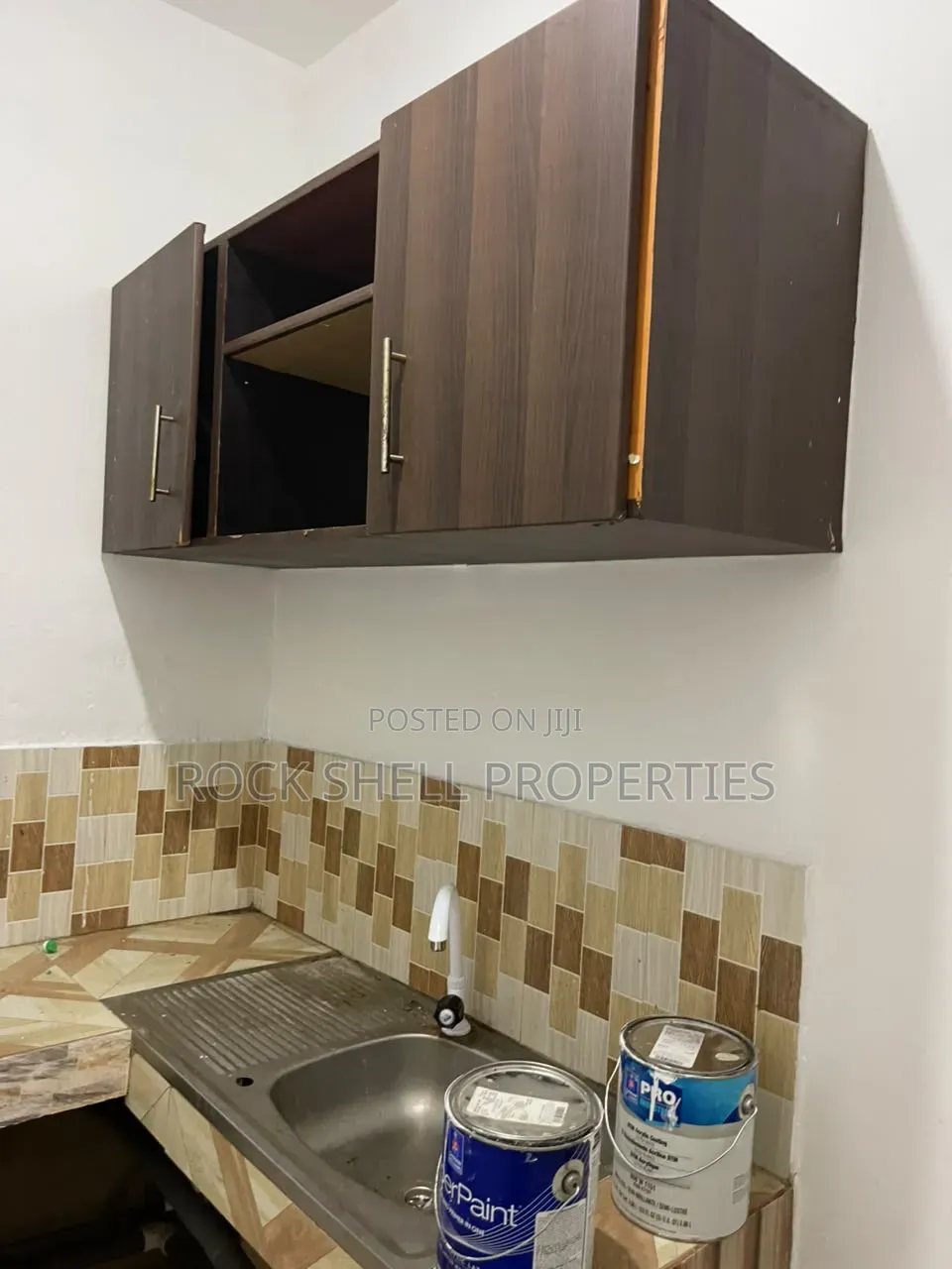 1bdrm Apartment in Rock-Shell, Adenta for rent