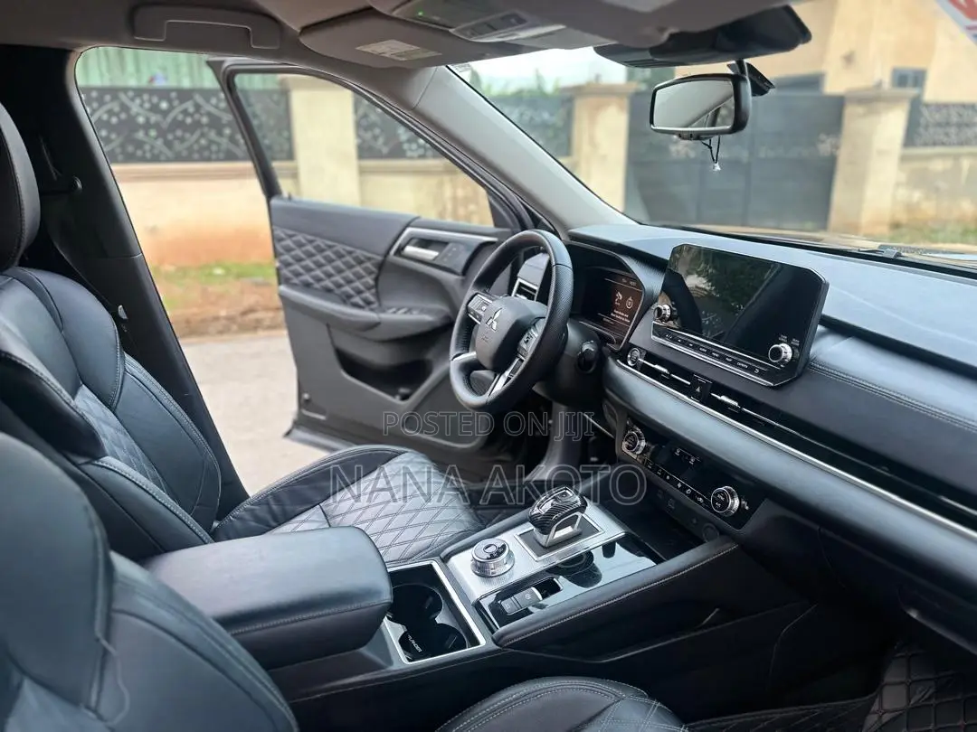 Mitsubishi Outlander SEL 2023 Black