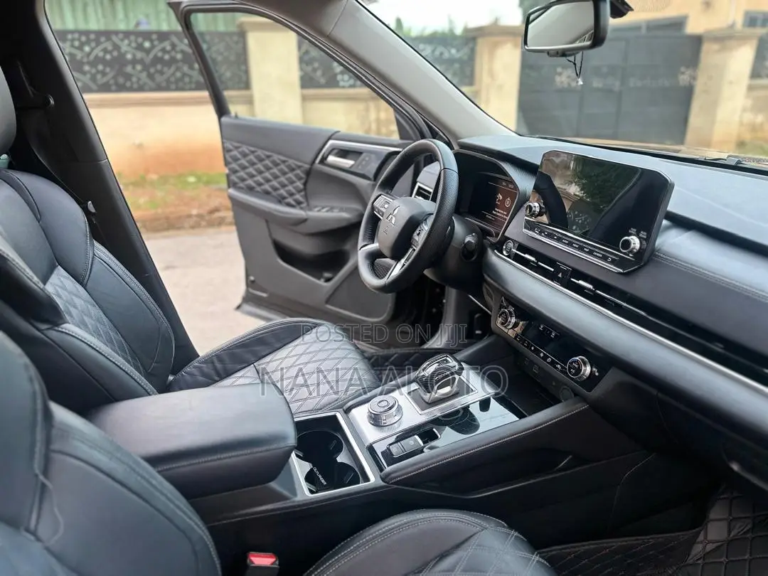Mitsubishi Outlander SEL 2023 Black