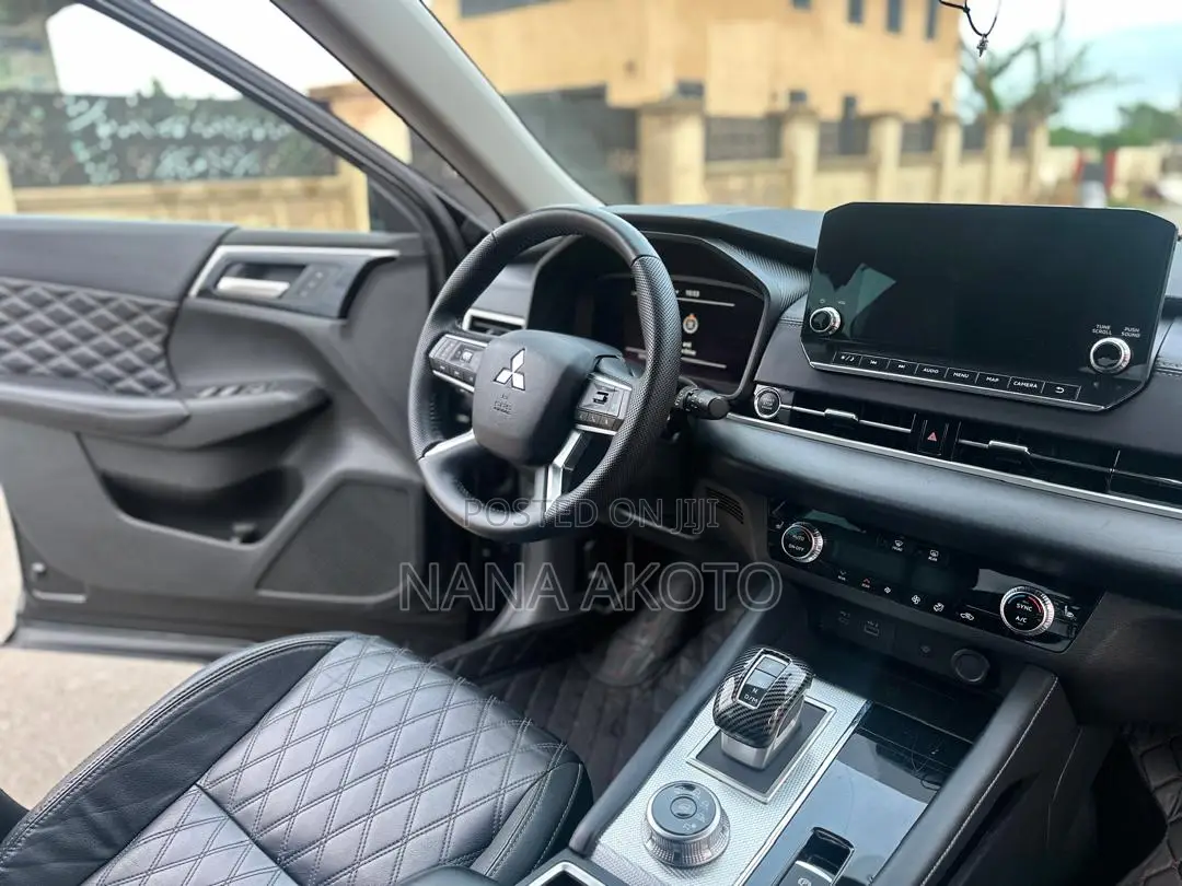 Mitsubishi Outlander SEL 2023 Black