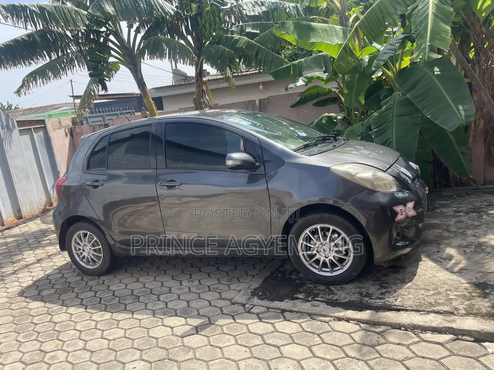 Toyota Vitz 1.3 AWD 5dr 2010 Gray