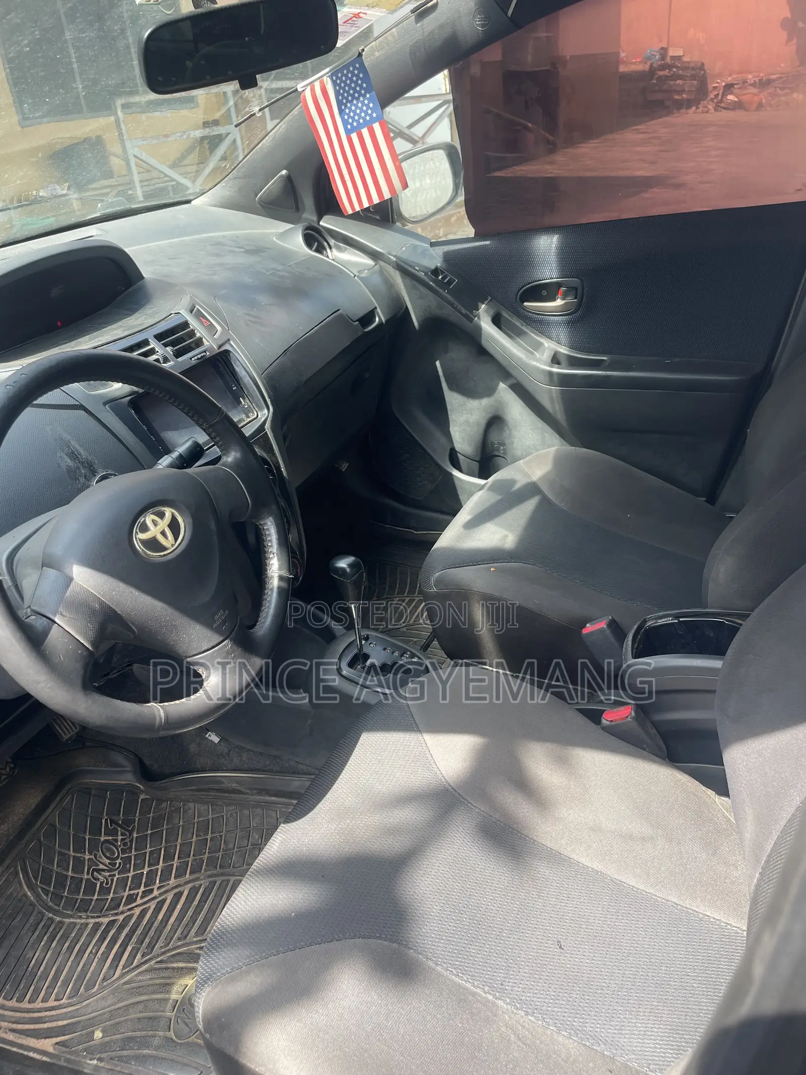 Toyota Vitz 1.3 AWD 5dr 2010 Gray