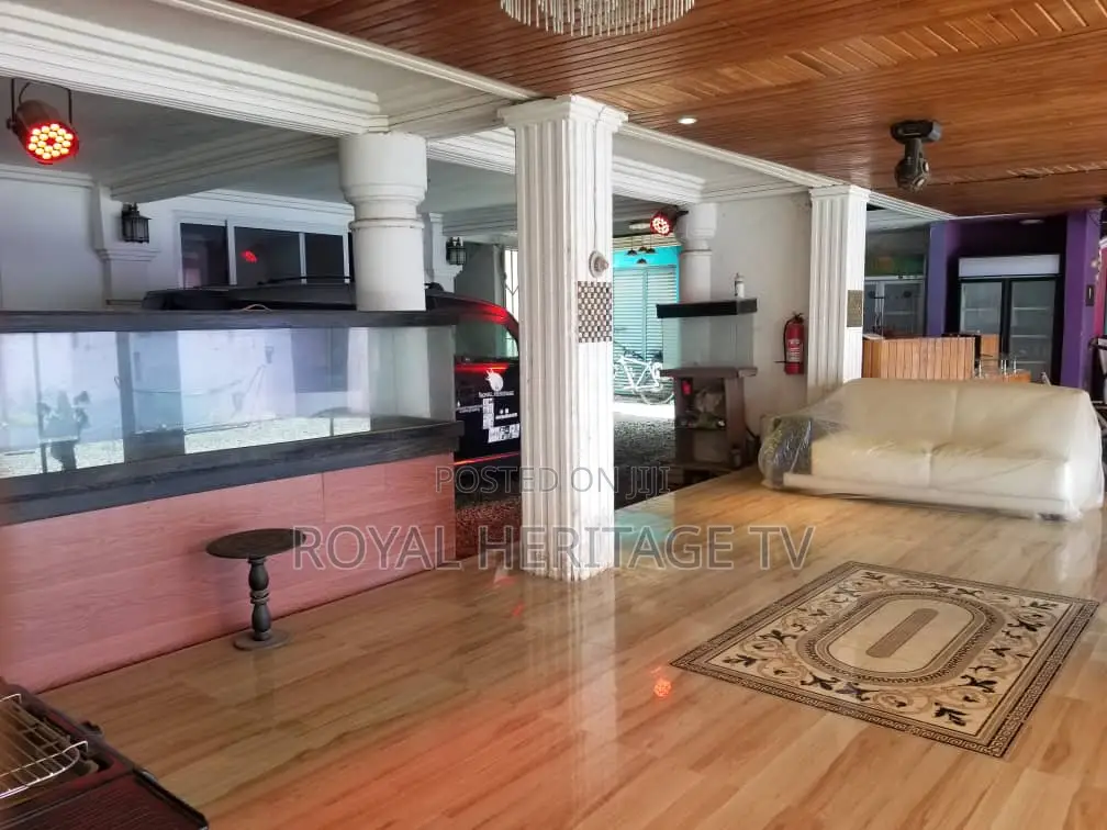 4 Bedroom Executive Home With Gym, Bar Pool Table